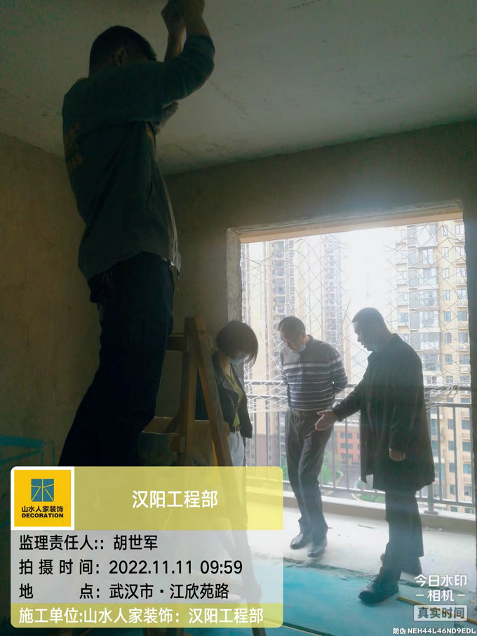 山水人家裝飾漢陽店領(lǐng)導以及總部工程部領(lǐng)導工地巡檢