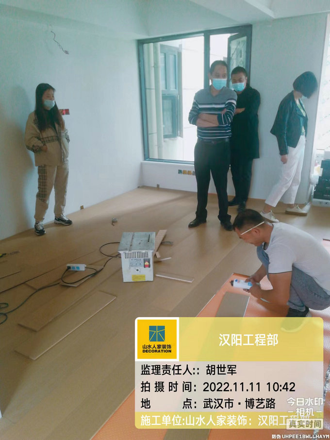 山水人家裝飾漢陽店領(lǐng)導以及總部工程部領(lǐng)導工地巡檢
