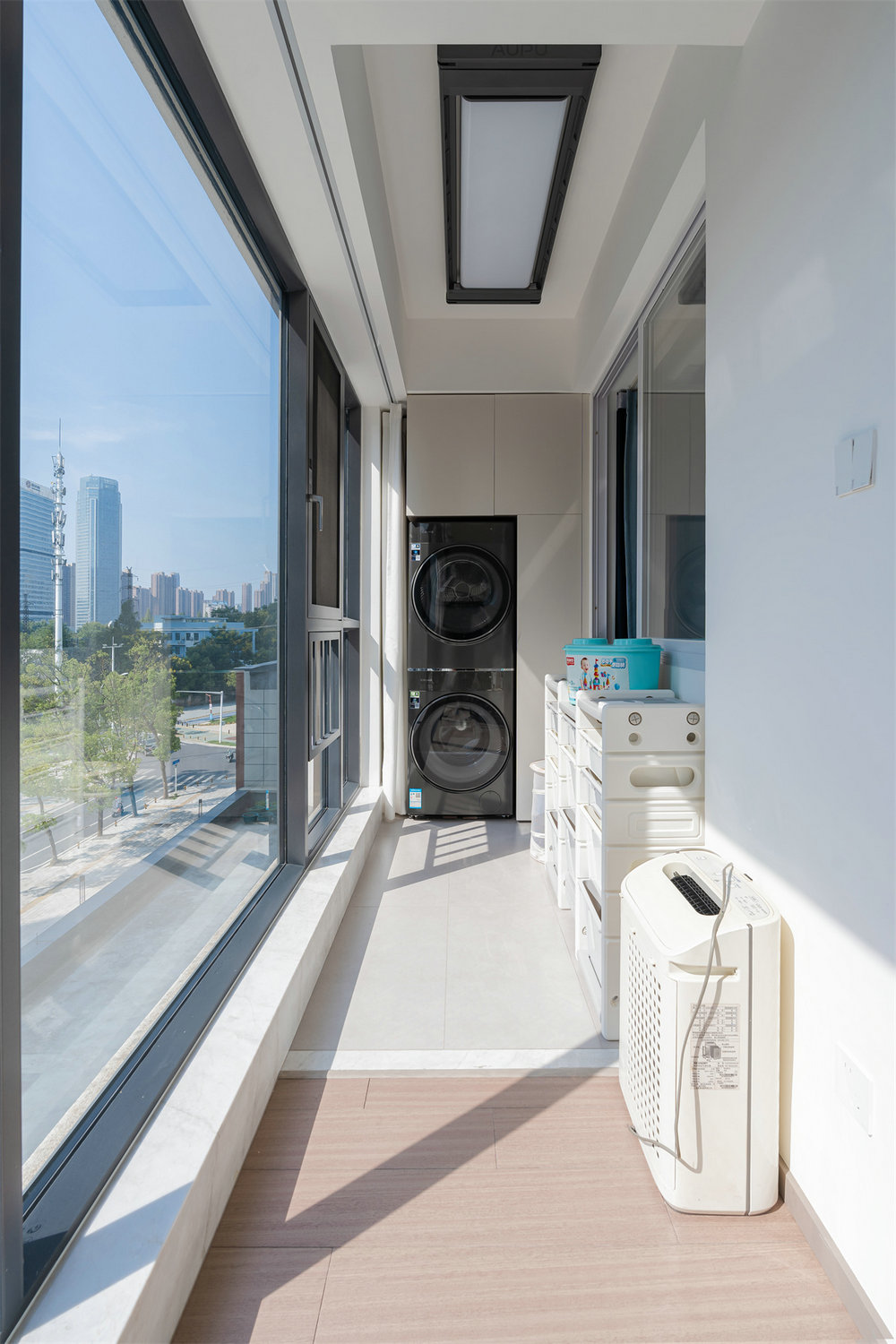 華僑城紅坊99平現(xiàn)代風(fēng)格裝修效果圖