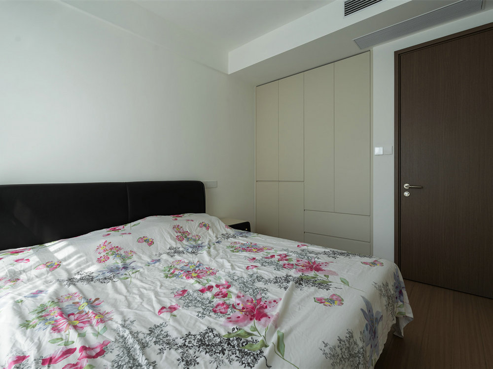 華僑城紅坊99平現(xiàn)代風(fēng)格裝修效果圖