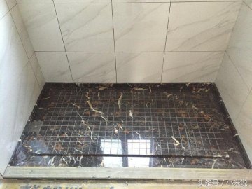 越來越多人衛(wèi)生間裝修不貼瓷磚了，現(xiàn)在流行這樣做，太聰明了